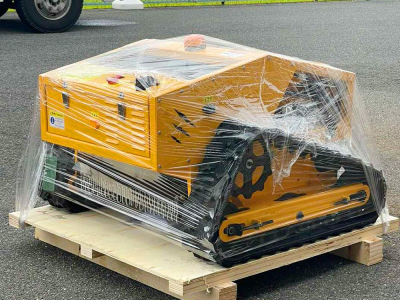 Des terrains plats aux coteaux, une seule machine relève tous les défis de la pelouse