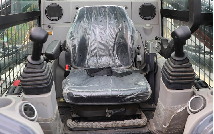 Chargeuse compacte à direction à glissement Chargeuse compacte à direction à glissement