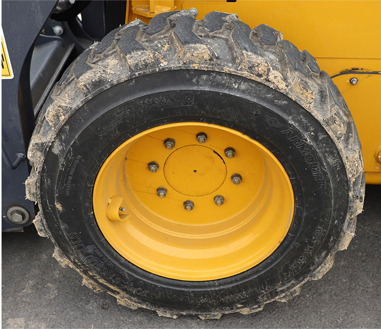 Chargeuse compacte à direction à glissement Chargeuse compacte à direction à glissement